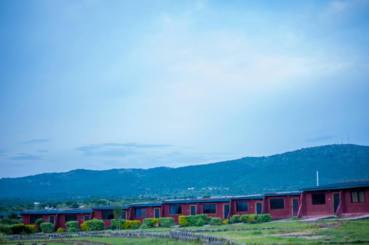 Endeem Mara Resort Ololaimutiek エクステリア 写真