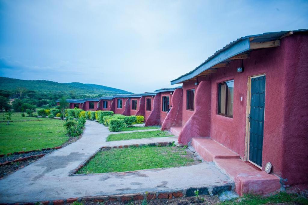 Endeem Mara Resort Ololaimutiek エクステリア 写真